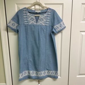 NWOT Madewell Split Neck Embroidered Chambray Shift Dress, size: M